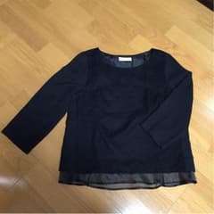 テチチのきれいめ黒ブラウスのサムネイル