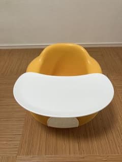 極美品　Bumbo バンボ ベビーソファ 専用トレイ付き イエローのサムネイル