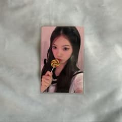 ILLIT bomb yzy 5.0 一直娛 中華 トレカ モカ - メルカリ