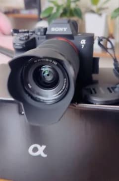 SONYα7IV ILCE-7M4+ キットレンズ付+元箱付 シャッター938回のサムネイル