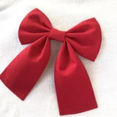 赤いちりめんのリボン髪飾り　卒業式　袴姿にいかがでしょうかのサムネイル