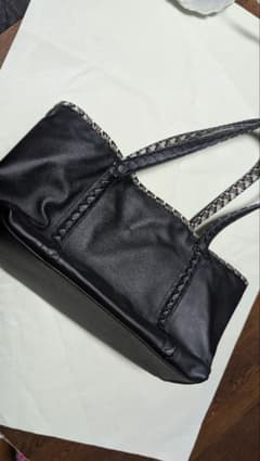 ♡様専用　BOTTEGA VENETA ブラックレザーバッグ　正規品のサムネイル