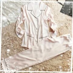 シルクタッチ　パイピング　パジャマ　ピンク　サテンのサムネイル
