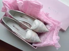 【美品】DIANA ホワイト花柄レースパンプスのサムネイル