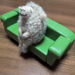 ハンドメイド ひつじのぬいぐるみのサムネイル