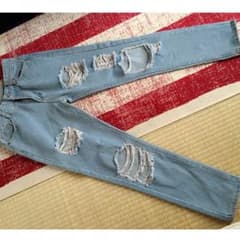 ☆ レディース ダメージデニム ☆のサムネイル