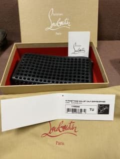 クリスチャン　ルブタン　長財布のサムネイル