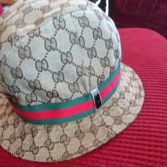 GUCCI❤帽子のサムネイル