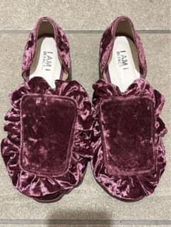 ほぼ未使用 I am I in ピンク ベロアフリルシューズ 24cmのサムネイル