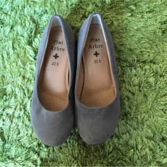 グレー ペタンコパンプス スゥェードのサムネイル