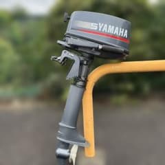 ヤマハの2サイクル、5馬力船外機になります。リコイルは引けます。Ｌ足です。のサムネイル