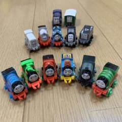 ミニミニトーマス　minis  13体セットのサムネイル