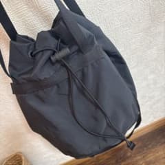 UNIQLO Ｕ　巾着型ショルダーバッグのサムネイル