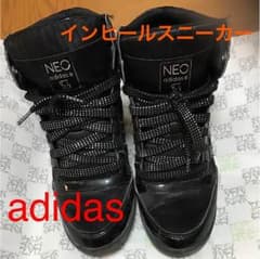adidasインヒールスニーカーのサムネイル