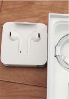 iPhone8 付属品 イヤホンのサムネイル