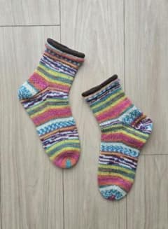 ☆ハンドメイド☆手編み靴下　opaIつむじ風のサムネイル