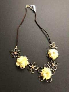 お花のネックレスのサムネイル