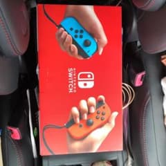 任天堂Switch ニンテンドースイッチ　本体　新型　新品のサムネイル