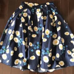 タグはありませんが未使用商品です。可愛い花柄スカートいかがですか。のサムネイル