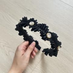 ブラック フリル カチューシャ ラインストーン付き ヘアアクセサリーのサムネイル
