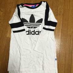 アディダスロングTシャツのサムネイル