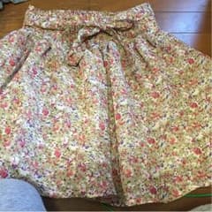 花柄スカートのサムネイル