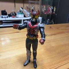仮面ライダー 可動式フィギュア 黒/赤/金 約15cmのサムネイル