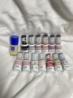 DAISO カラージェルネイル＆マットコートの14本セット 早い者勝ち！のサムネイル