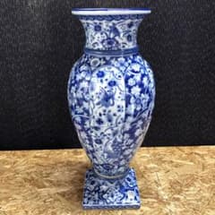 三洋陶器 染付花瓶 花風流 龍峰窯 三洋陶器 SALE✩.*˚美濃焼 龍峰窯 メルカリ - 花器 反型花瓶 染付更紗 花風流 花瓶・フラワースタンド