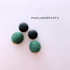 no.262 ボンボン ピアス イヤリングのサムネイル