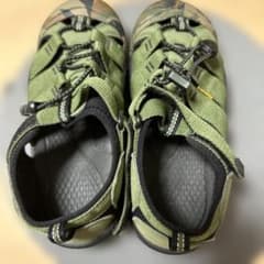 美品KEEN キッズ サンダル カモフラージュ柄 22cmのサムネイル
