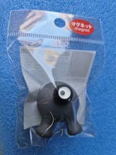 黒ミャクミャク　おしりマグネット　新品のサムネイル