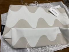 マリメッコ　ロッキ　新品未使用　RELLE PIKKU LOKKI ポーチのサムネイル