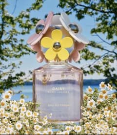 【新品】MARC JACOBS DAISY EAU SO FRESH 香水のサムネイル
