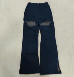 amerge. フレアデニムパンツ スリット入り インディゴブルー