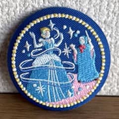 ディズニー 刺繍缶バッジ シンデレラ - メルカリ