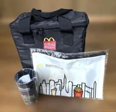 McDonald's 保冷バッグ .カップ(未使用).ポーチ(未使用)セット