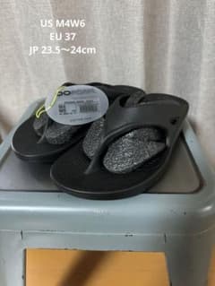 リカバリーサンダル　OOFOS  W6 M4 EU37 ブラック　登山　スポーツのサムネイル