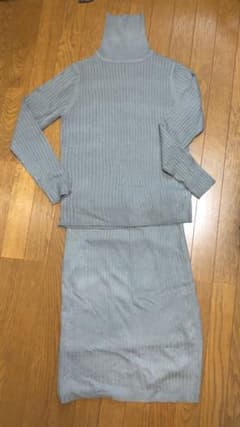 アースミュージック&エコロジー　ニットセーター&スカート上下セットのサムネイル