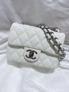 CHANEL ホワイト キルティングショルダーバッグ　マトラッセ　ノベルティー CHANEL ホワイト キルティングショルダーバッグ マトラッセ