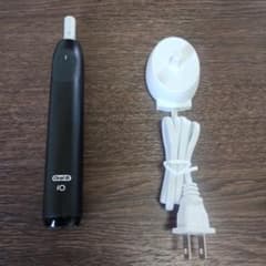 BROWN　電動歯ブラシ　Oral-B iO2　本体＋充電器のサムネイル