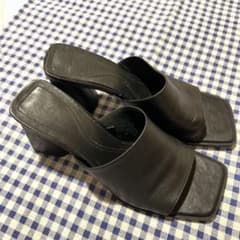 ZARA スクエアトゥ ミュール サンダル ブラックのサムネイル
