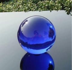 水晶玉　オーシャンブルー　と　青　直径４ｃｍ　台座付き　美品　2個セットのサムネイル