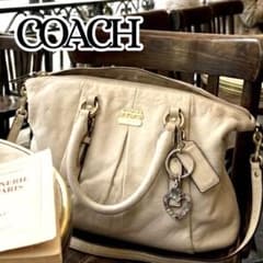 極美品☆コーチ 2way ショルダーバッグ アイボリー レザー チャーム付