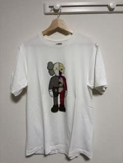 UNIQLO UT KAWS Tシャツのサムネイル