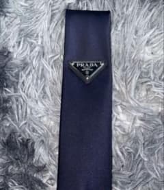 PRADA 三角 ギャバジン プレート ロゴ ネクタイ ほぼ新品 正規 希少 PRADA 三角 ギャバジン プレート ロゴ ネクタイ ほぼ新品 正規