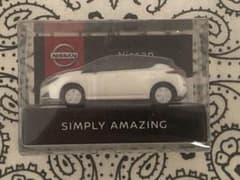 Nissan Leaf ミニカー ホワイト/ブラックのサムネイル