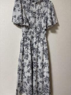 mily bilet 花柄ワンピースのサムネイル