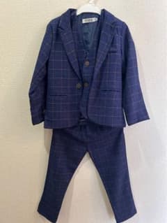 超美品　キッズスーツ　3ピース・ベスト付き130cmのサムネイル