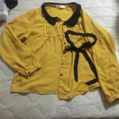 からし色ブラウス&ショートパンツのサムネイル